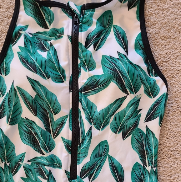 Womens Green swimsuit - Picture 7 of 11